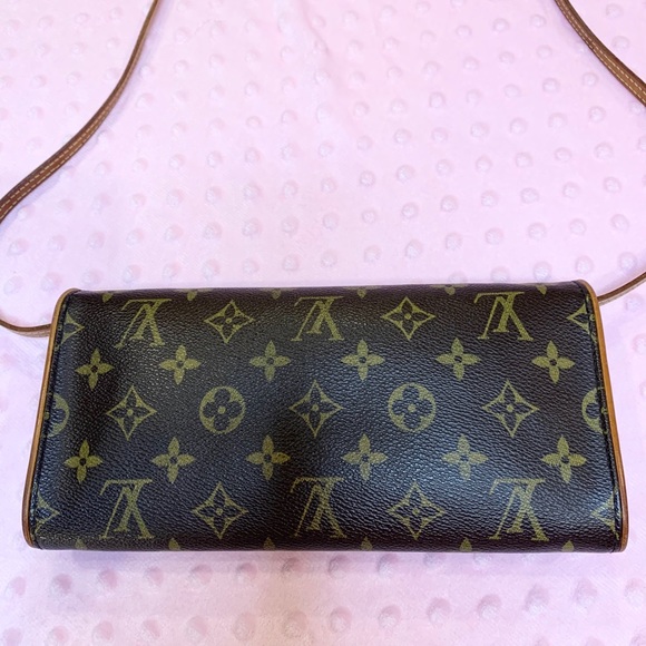 🚨SOLD! LV Monogram Pochette Twin GM - Picture 3 of 11